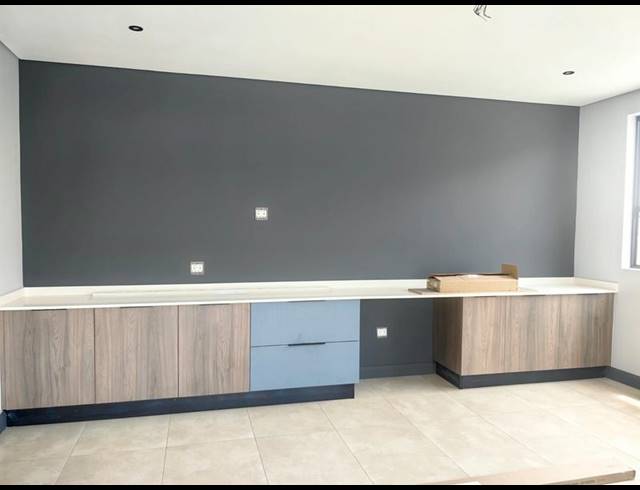 5 BEDROOM HOUSE FOR SALE IN MIDSTREAM HEIGHTS